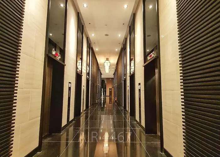 Ambiance Air Ayala Makati Balcony Netflix شقة مانيلا
