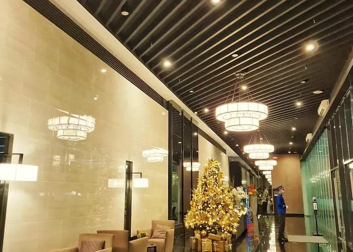 Ambiance Air Ayala Makati Balcony Netflix * مانيلا