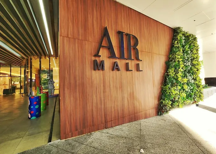 Ambiance Air Ayala Makati Balcony Netflix * مانيلا
