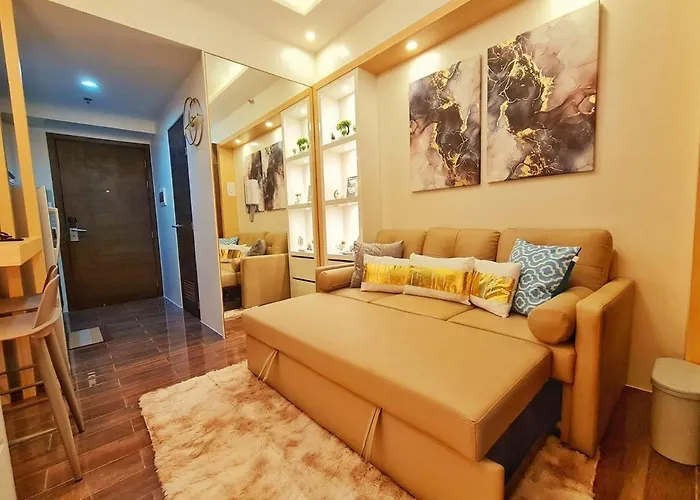 Ambiance Air Ayala Makati Balcony Netflix * مانيلا