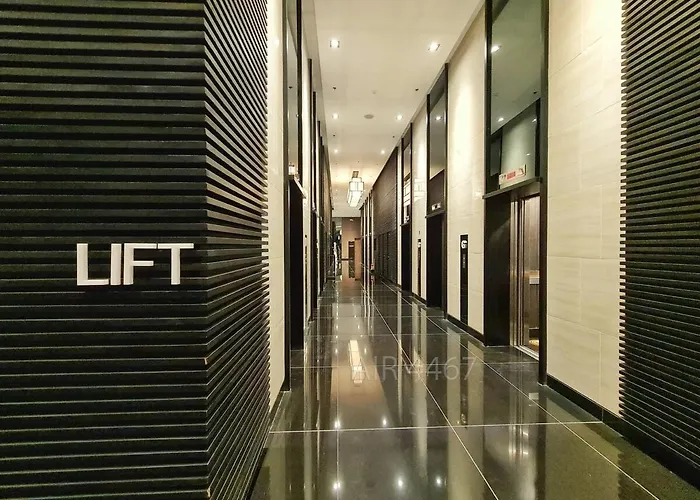 Ambiance Air Ayala Makati Balcony Netflix * مانيلا