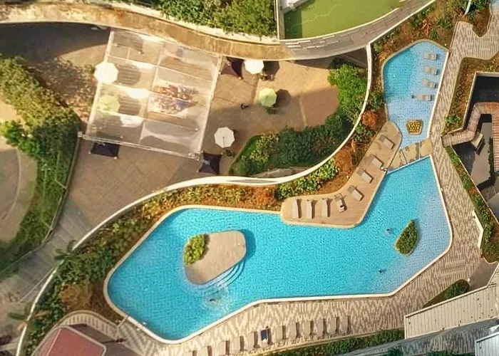 Ambiance Air Ayala Makati Balcony Netflix شقة مانيلا