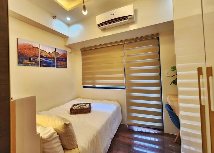 Ambiance Air Ayala Makati Balcony Netflix شقة