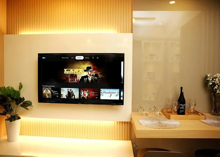 Ambiance Air Ayala Makati Balcony Netflix شقة