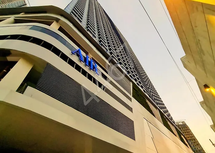 شقة Ambiance Air Ayala Makati Balcony Netflix مانيلا