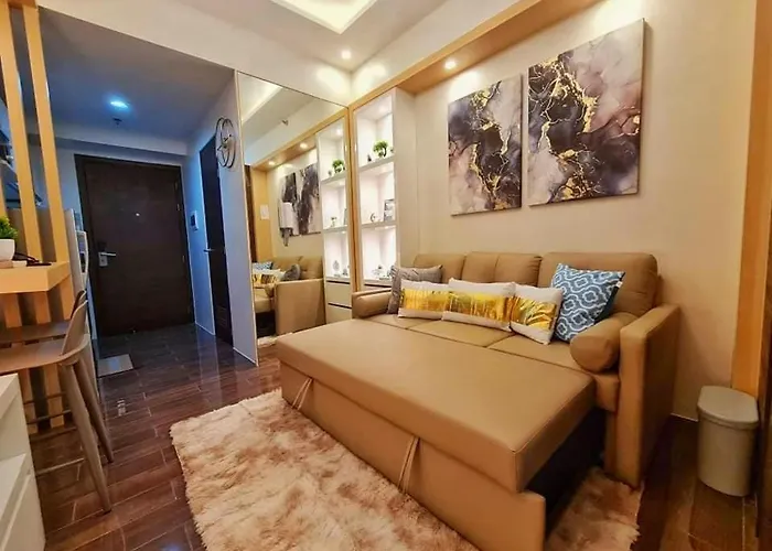 Ambiance Air Ayala Makati Balcony Netflix شقة