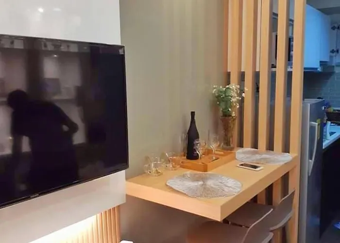Ambiance Air Ayala Makati Balcony Netflix شقة *