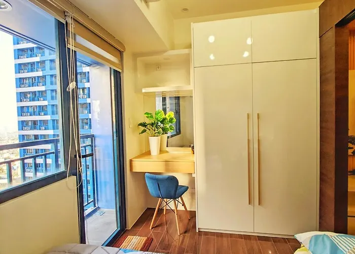 Ambiance Air Ayala Makati Balcony Netflix شقة مانيلا
