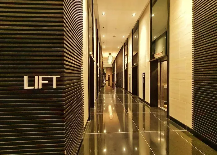 Ambiance Air Ayala Makati Balcony Netflix شقة