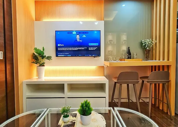 Ambiance Air Ayala Makati Balcony Netflix شقة
